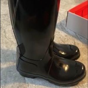 Brand new long hunter boots. Size 7, great condition!